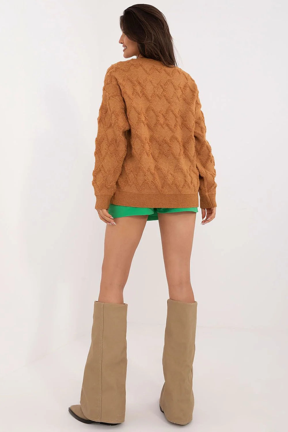 Pull et jupe pour femme style casual texture géométrique couleur brun caramel vert vif manches longues encolure ronde
