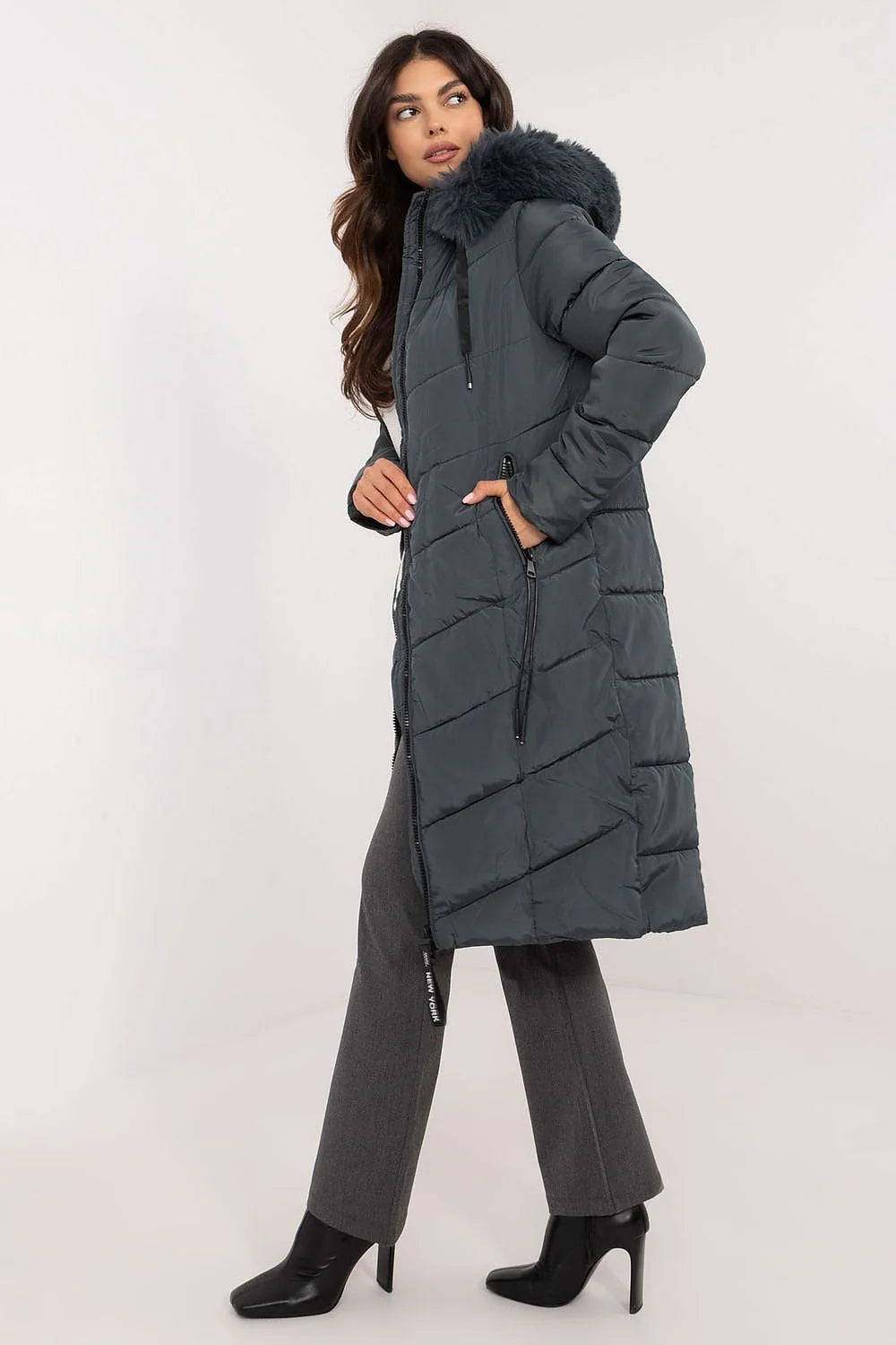 Manteau d'hiver pour femmes moderne long coupe ajustée capuche fausse fourrure gris foncé doublure thermique