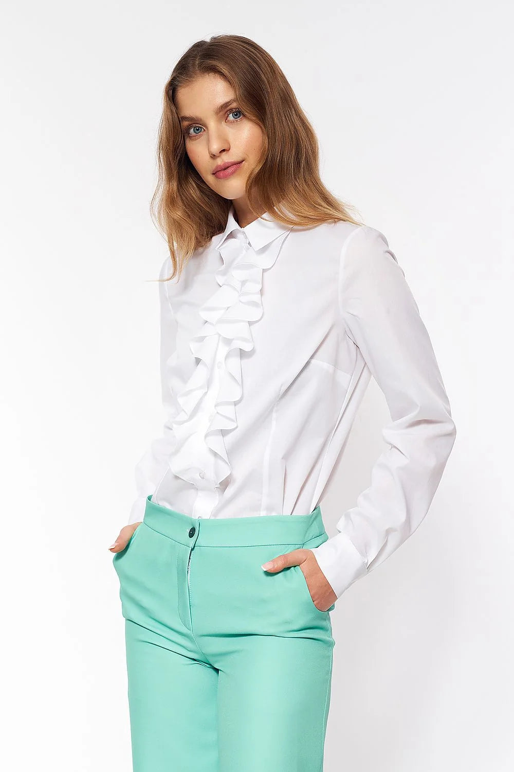 chemise blanche jabot volants cascade col pointu manches longues cintrée boutonnée popeline coton légère élégante polyvalente bureau soirée romantique raffinée