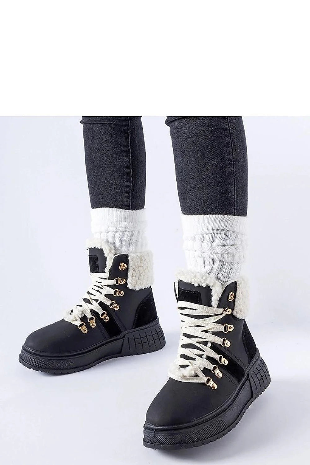 Bottes urbaines hiver femmes style moderne cuir synthétique noir fourrure blanche lacets blancs dorés haute cheville