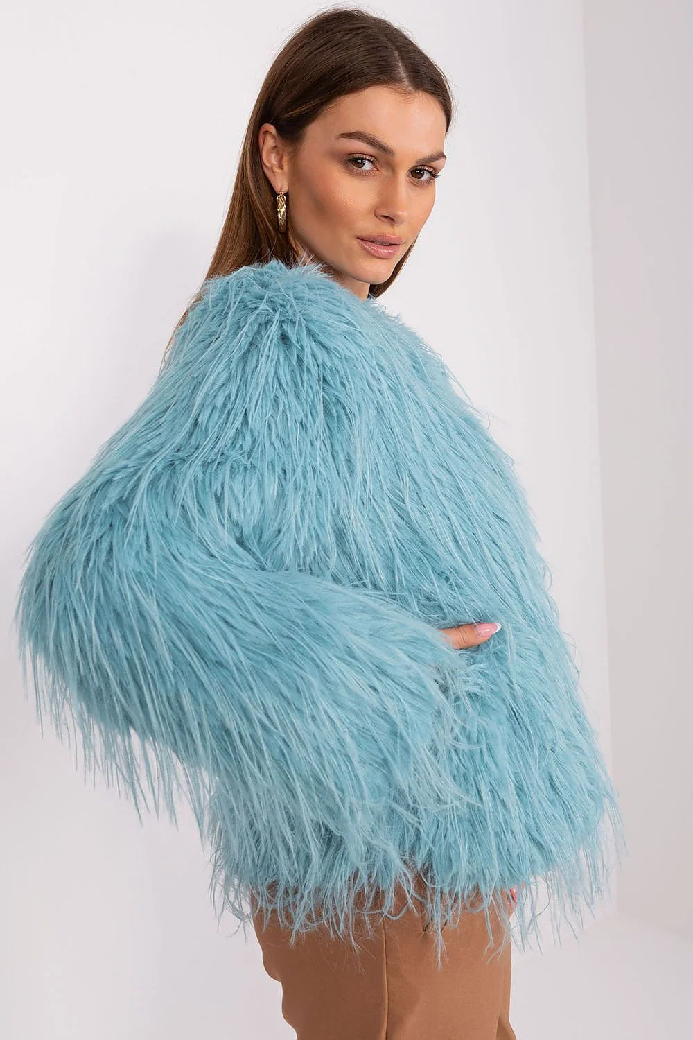 Pull femme audacieux modern style faux fourrure bleu clair texture pelucheuse manches longues ample