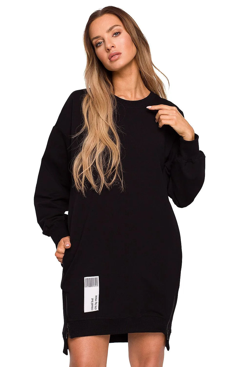 Robe-pull femme style streetwear coupe droite ample manches longues encolure ronde fermeture éclair latérale poches pratiques matière coton élasthanne couleurs vives audacieuses look moderne décontracté