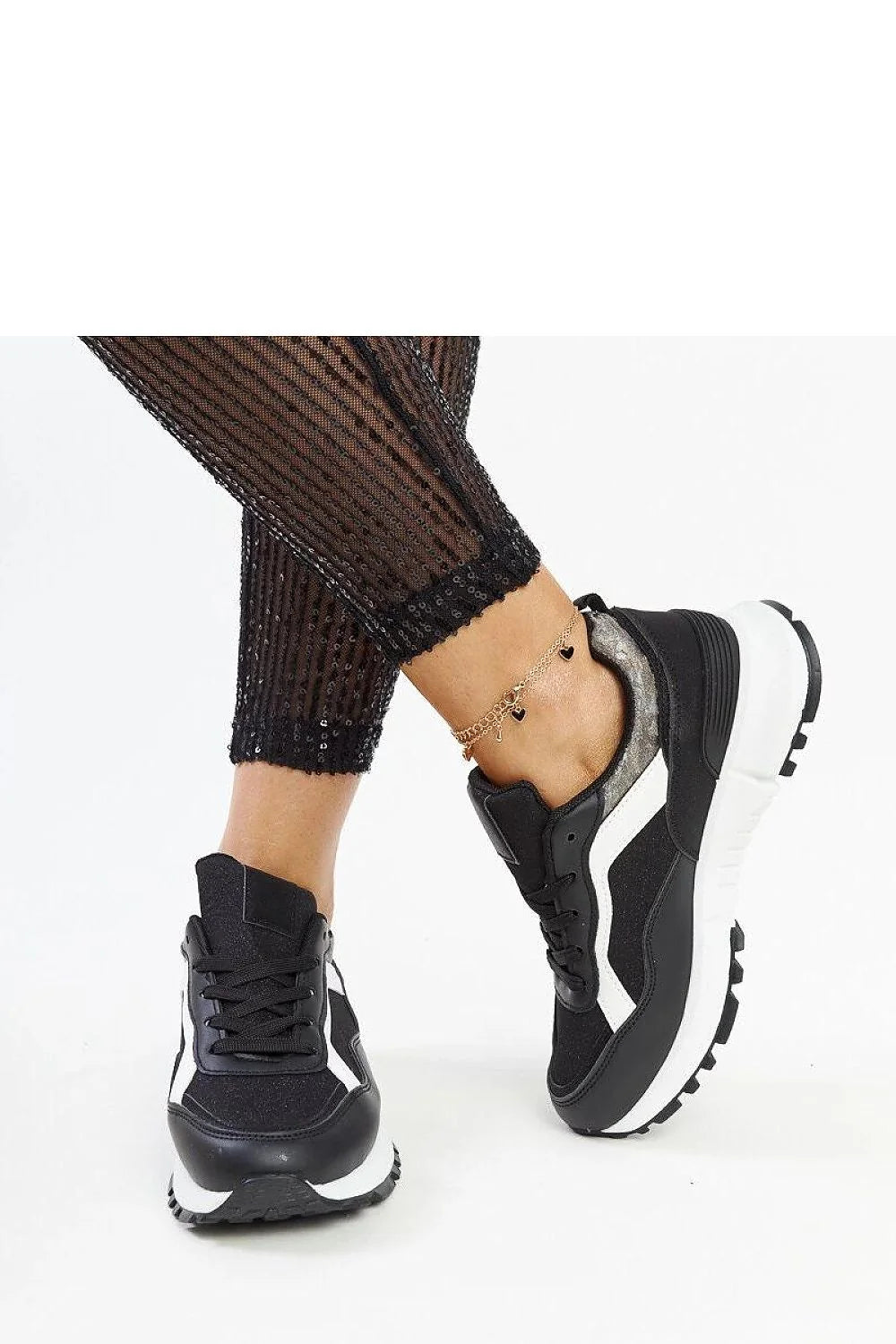 baskets femme sportchic noir blanc gris compensées lacets cuir synthétique textile semelle épaisse caoutchouc crantée amorti adhérence confortable