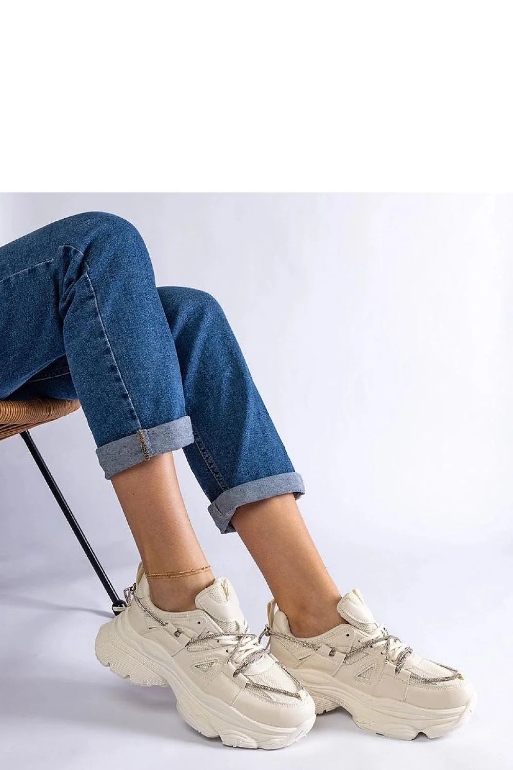 Baskets Chunky pour Femme en Cuir Crème Confortables et Élégantes Sneakers Modernes Design Multipanel Lacets Réfléchissants Semelle épaisse Finitions Soignées