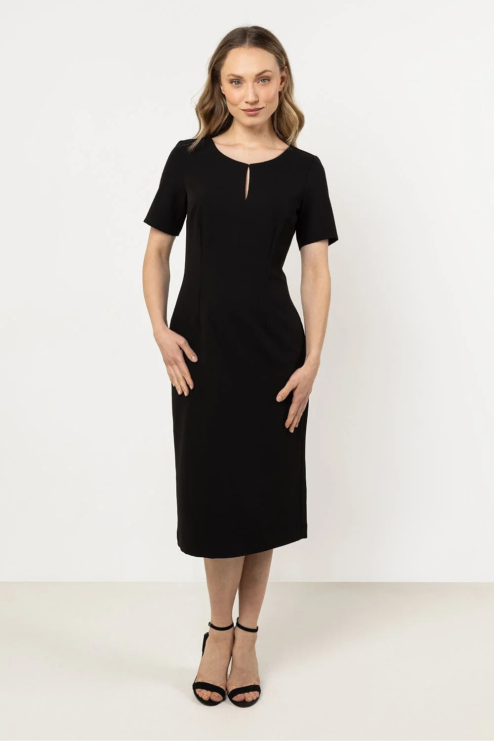 Robe noire élégante pour femme coupe ajustée manches courtes col rond ourlet sous genou