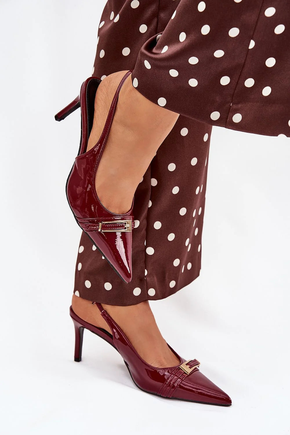 escarpins femme slingback bordeaux vernis bout pointu bride arrière talon aiguillé moyen finition brillante boucle dorée