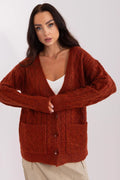 cardigan oversize boutonné maille duveteuse rouille brique encolure profond coupe décontractée torsadée manches longues poignets côtelés poches plaquées gros boutons