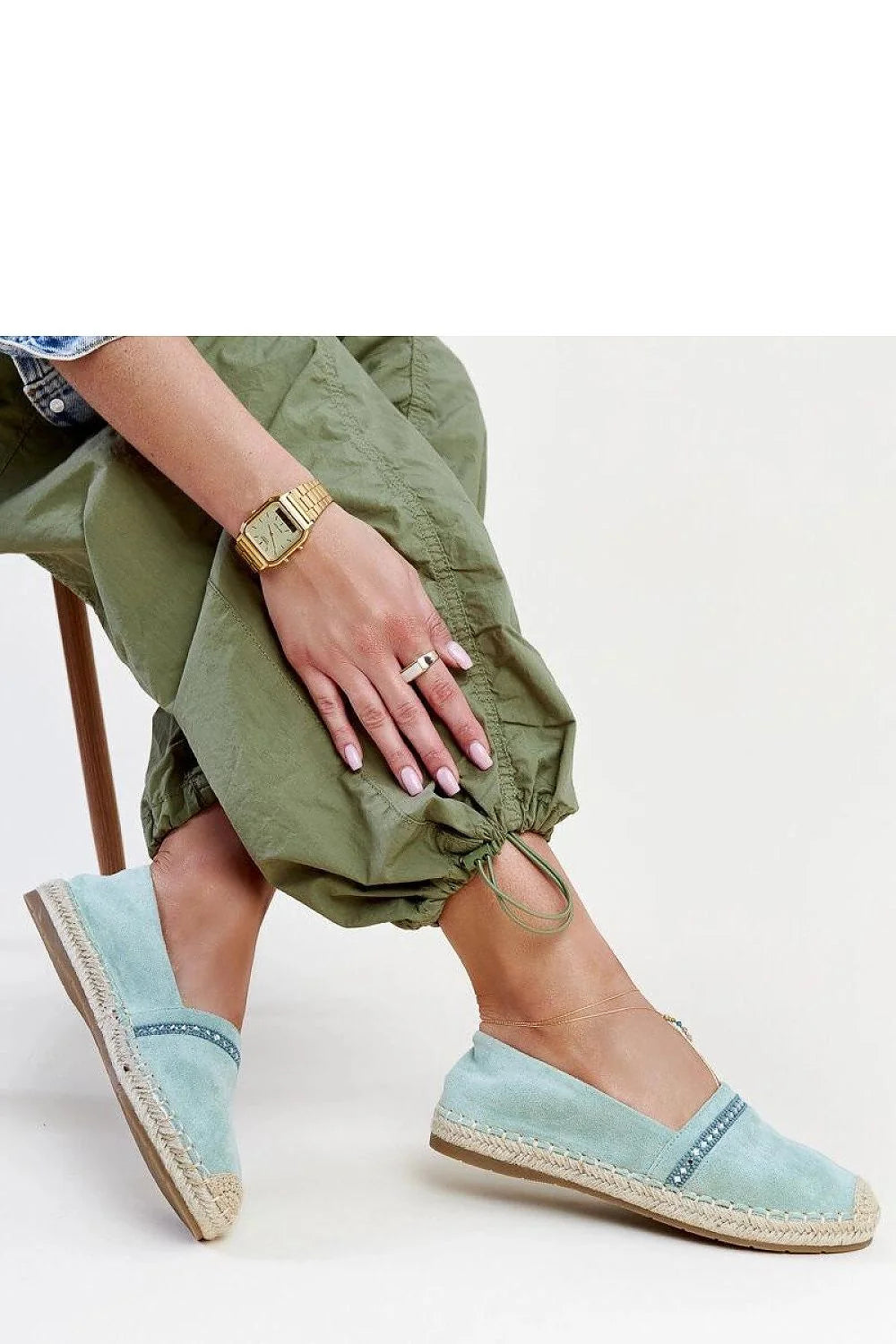 espadrilles femme été 2024 suédine bleu pastel semelle corde tressée caoutchouc bout fermé plates légères confortables brodées perles coutures visibles