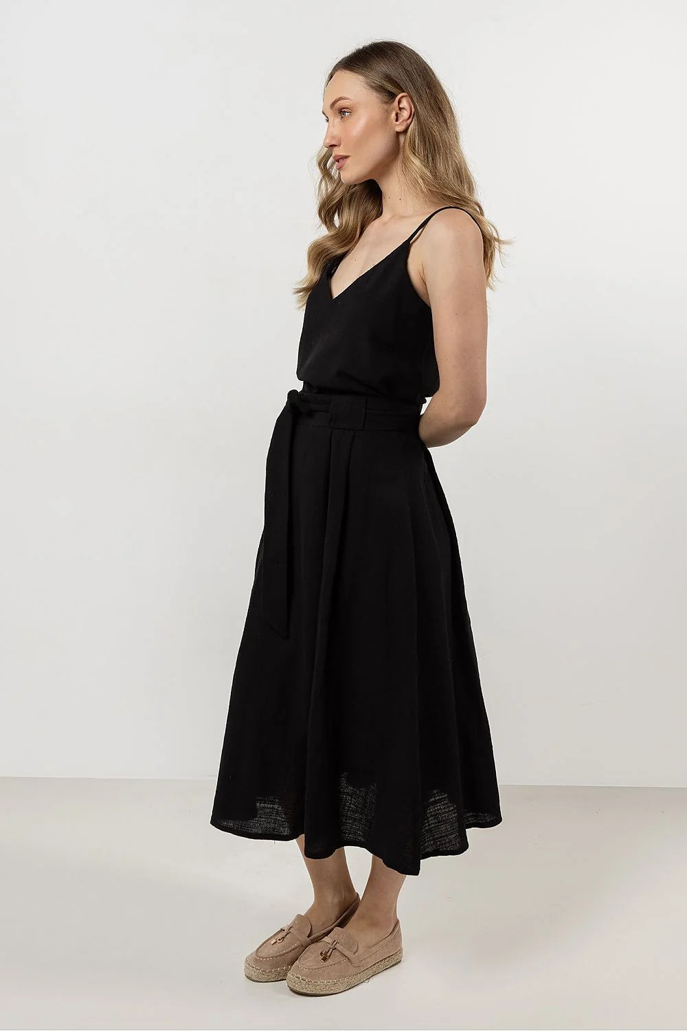 Top awama minimaliste en coton 100% noir bretelles fines coupe ajustée pour femmes