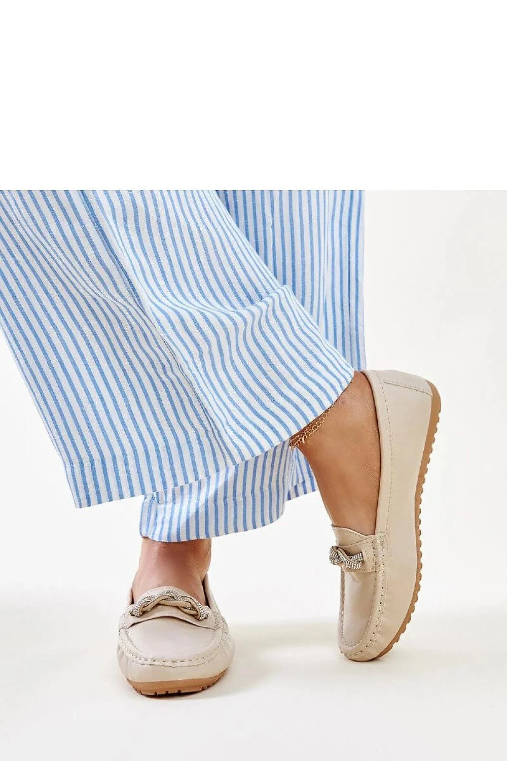 Mocassins élégants pour femmes en cuir beige clair style classique zircons Adiba confort durabilité