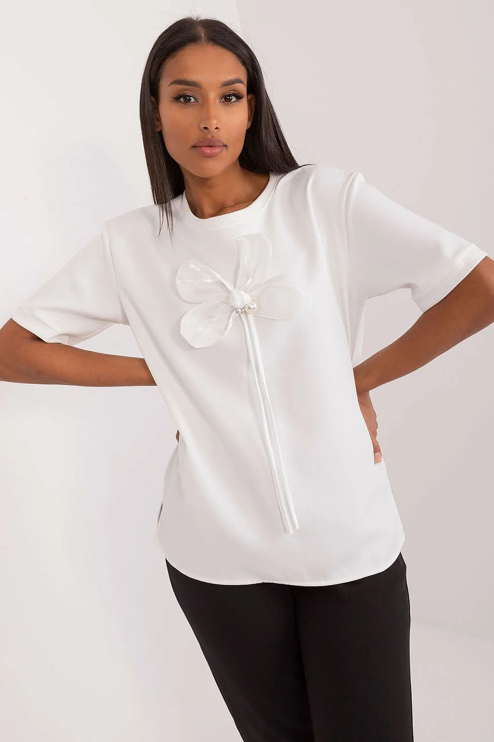 Chemisier Lakerta blanc floral appliqué perle-detail manches courtes col rond tissu polyester femmes élégant versatile moderne