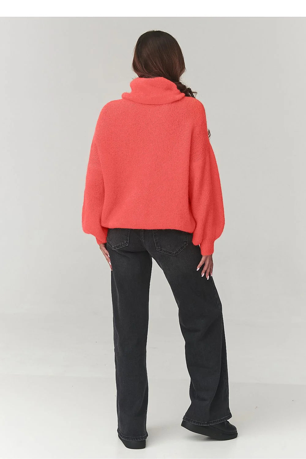 pull femme oversize col roulé maille duveteuse corail vif coupe ample manches bouffantes poignets côtelés large longueur hanche cocooning moelleuse