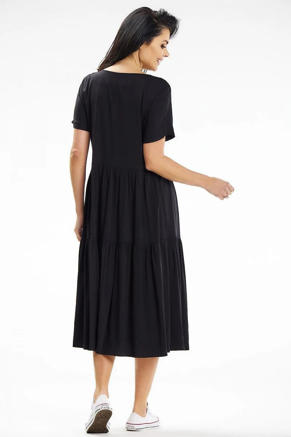 Robe femme été 2023 style décontracté noire matière douce longueur midi manches courtes encolure ronde femmes élégance confort