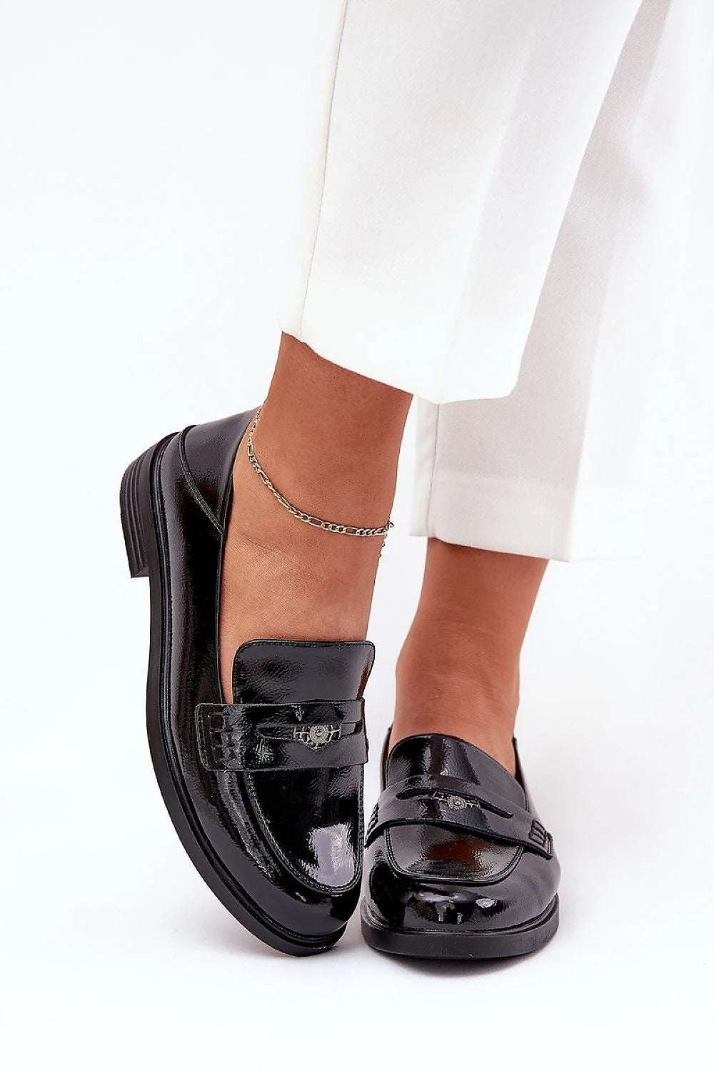 Moccasins en cuir verni noires élégantes pour femmes, design classique, talon plat, bride métallique, confortable, Vinceza
