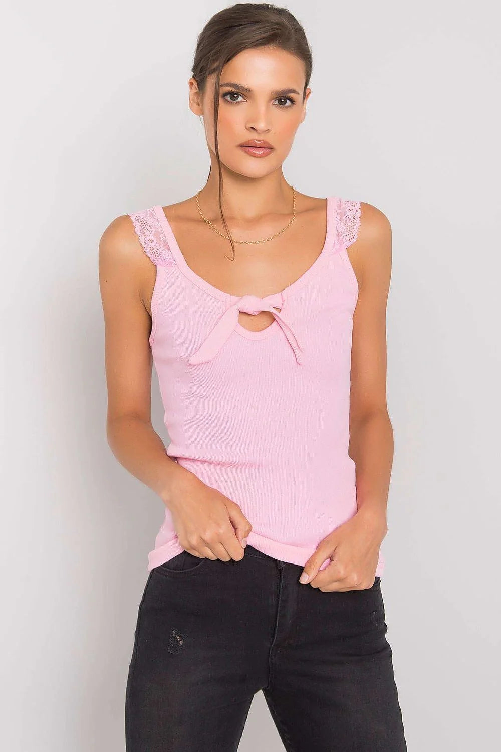 débardeure féminine coton léger respirant rose pastel dentelle bretelles larges côtelé extensible encolure décolleté nœud décoratif coupe ajustée confortable polyvalent