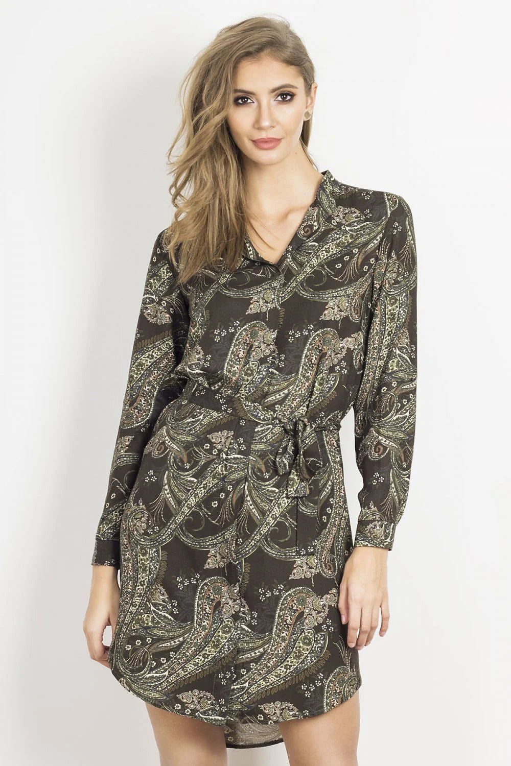 robe chemise viscose noire élégante manches longues ceinture nouée coupe droite cintrée longueur genoux asymétrique boutons bijou polonaise