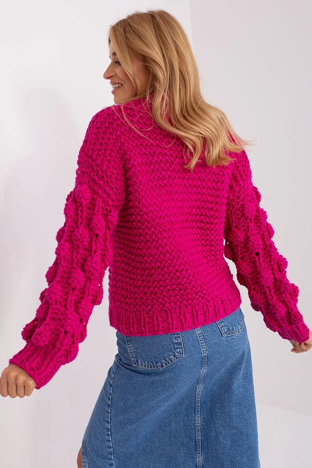 Pull pour femme ample modern design manches longues bouffantes couleur fuchsia vibrant polyester doux texture chunky weave