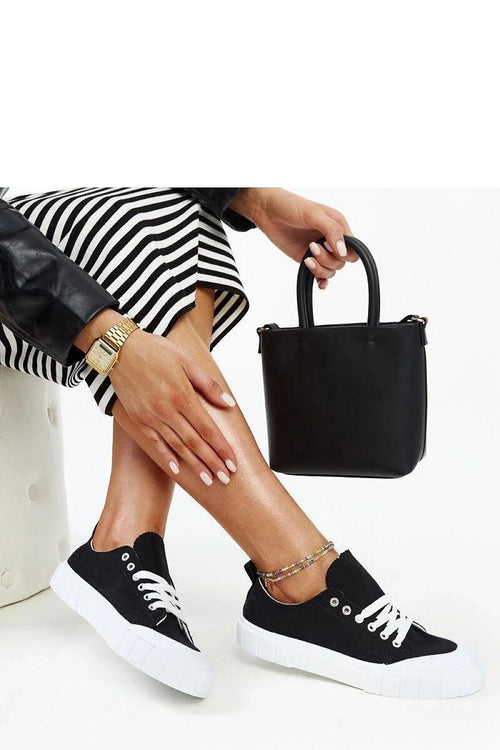 Baskets femmes design minimaliste couleur noire contrastante semelle blanche respirante tige en toile confortable Eduardo Stilizate