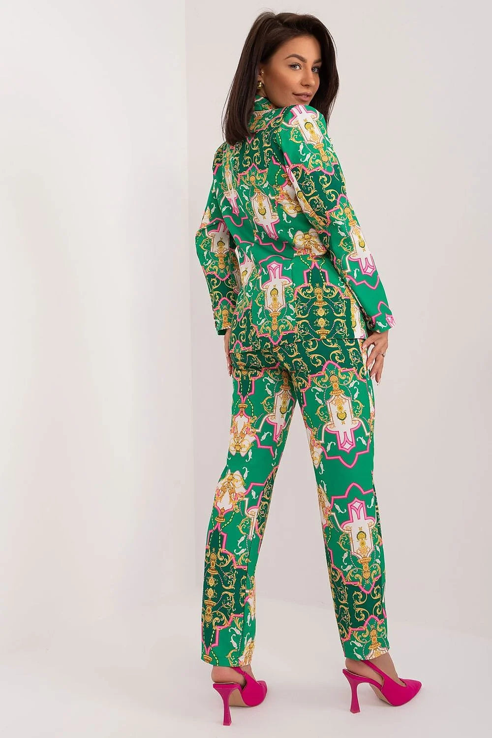 tailleur femme blazer croisé pantalon droit imprimé baroque vert émeraude fuchsia boutons dorés manches longues taille haute fluide élégant