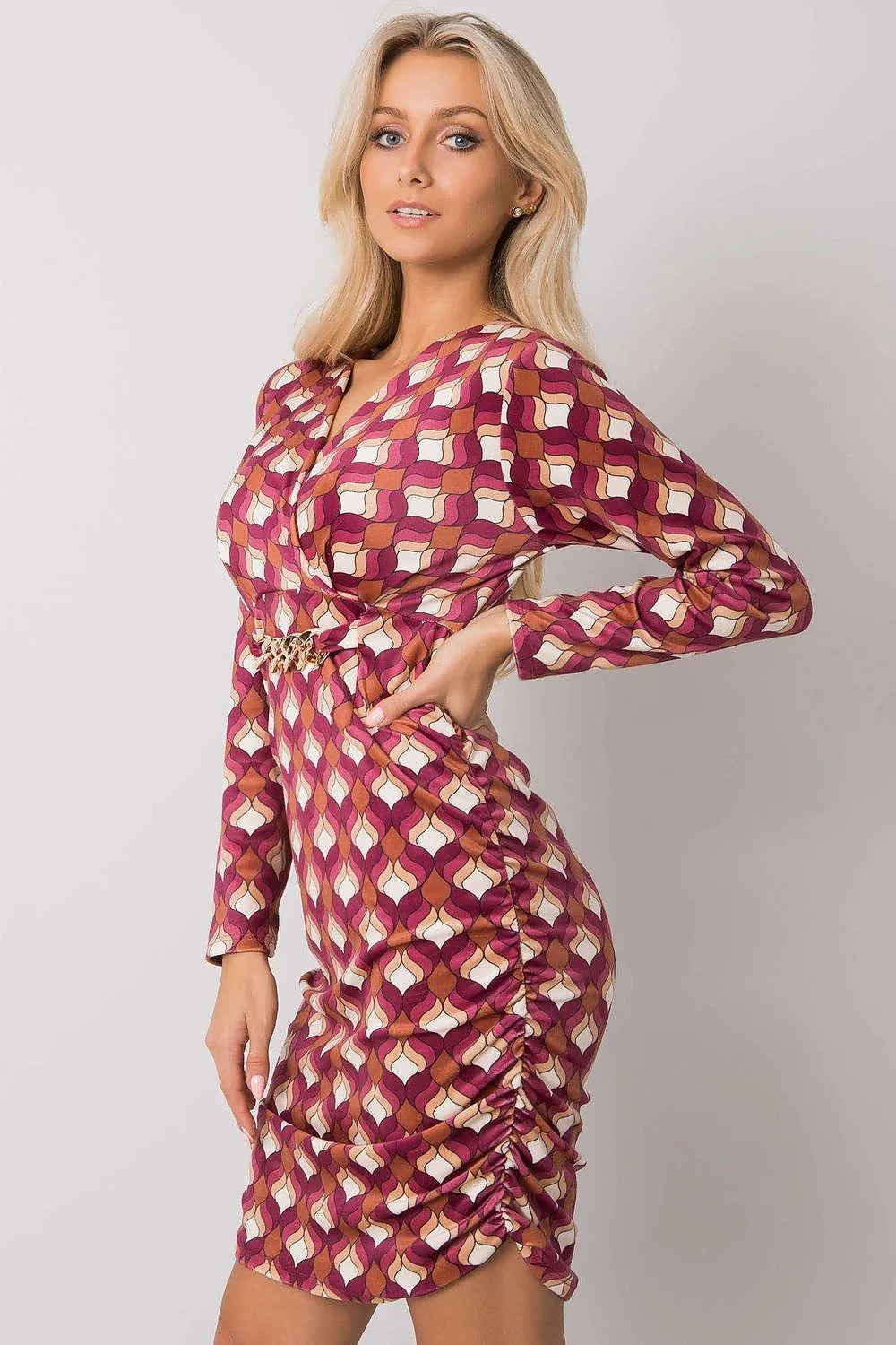 robe courte femme cocktail soirée ajustée bodycon manches longues col V géométrique rétro vert bordeaux froncée taille chaînette dorée satinée