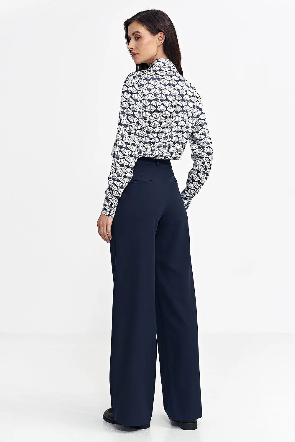 Pantalon femme coupe large bleu marine polyester elasthanne plis frontaux poches latérales fermeture bouton et zip
