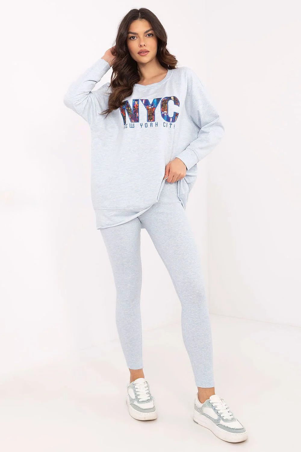 Sweatshirt et legging assortis pour femmes, ensemble NYC New York City, style casual, matériau mixte coton polyester élasthanne, couleur bleu gris pâle, imprimé multicolore, tailles ajustables, confort et style