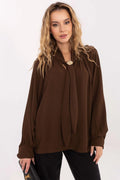 chemisier femme col lavallière marron chocolat coupe ample manches longues bouffantes poignets resserrés tissu fluide viscose tombé souple broche dorée