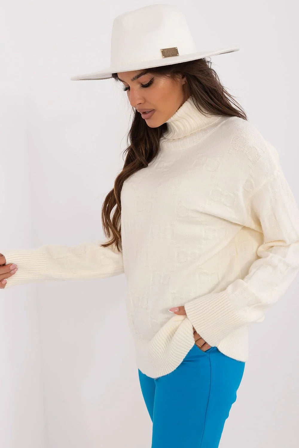 pull col roulé femme oversize écru maille douce ample hanches jacquard tonale bords côtes épais manches longues ballon