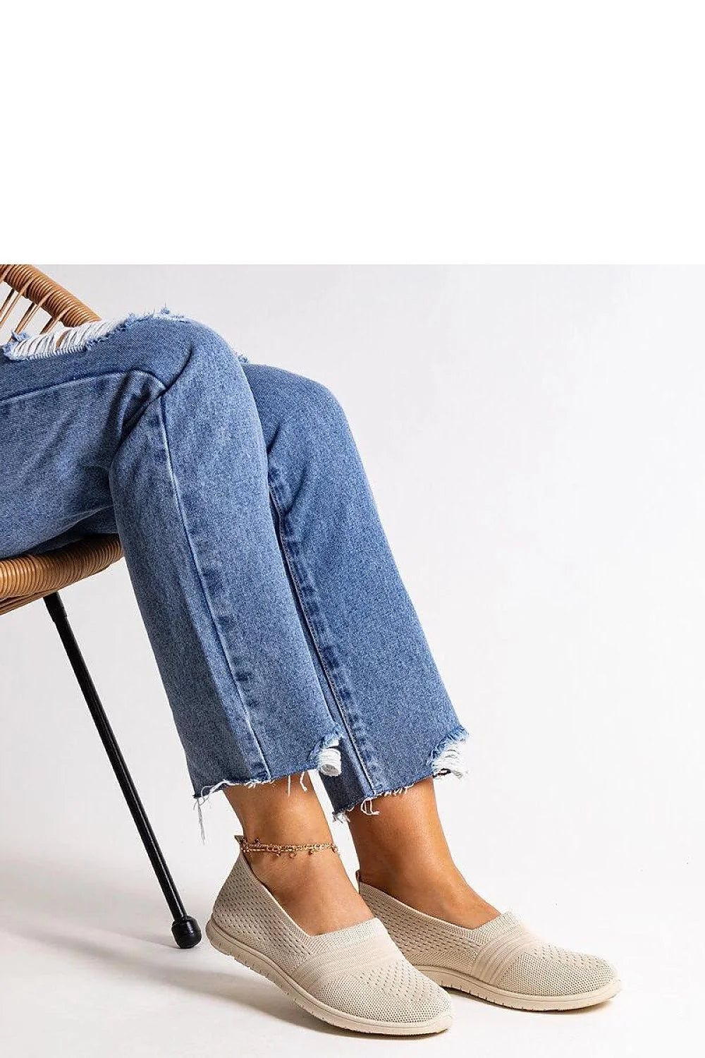 Chaussures slip-on femme design élégant beige clair tige textile maillé semelle caoutchouc antidérapante