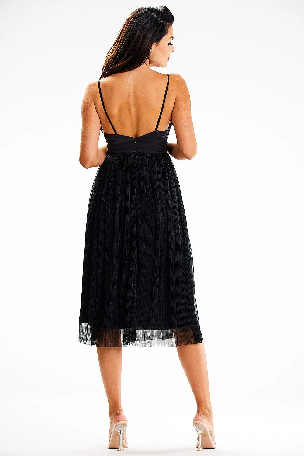 Robe de soirée élégante en satin noir avec jupe plissée et bretelles fines pour femmes