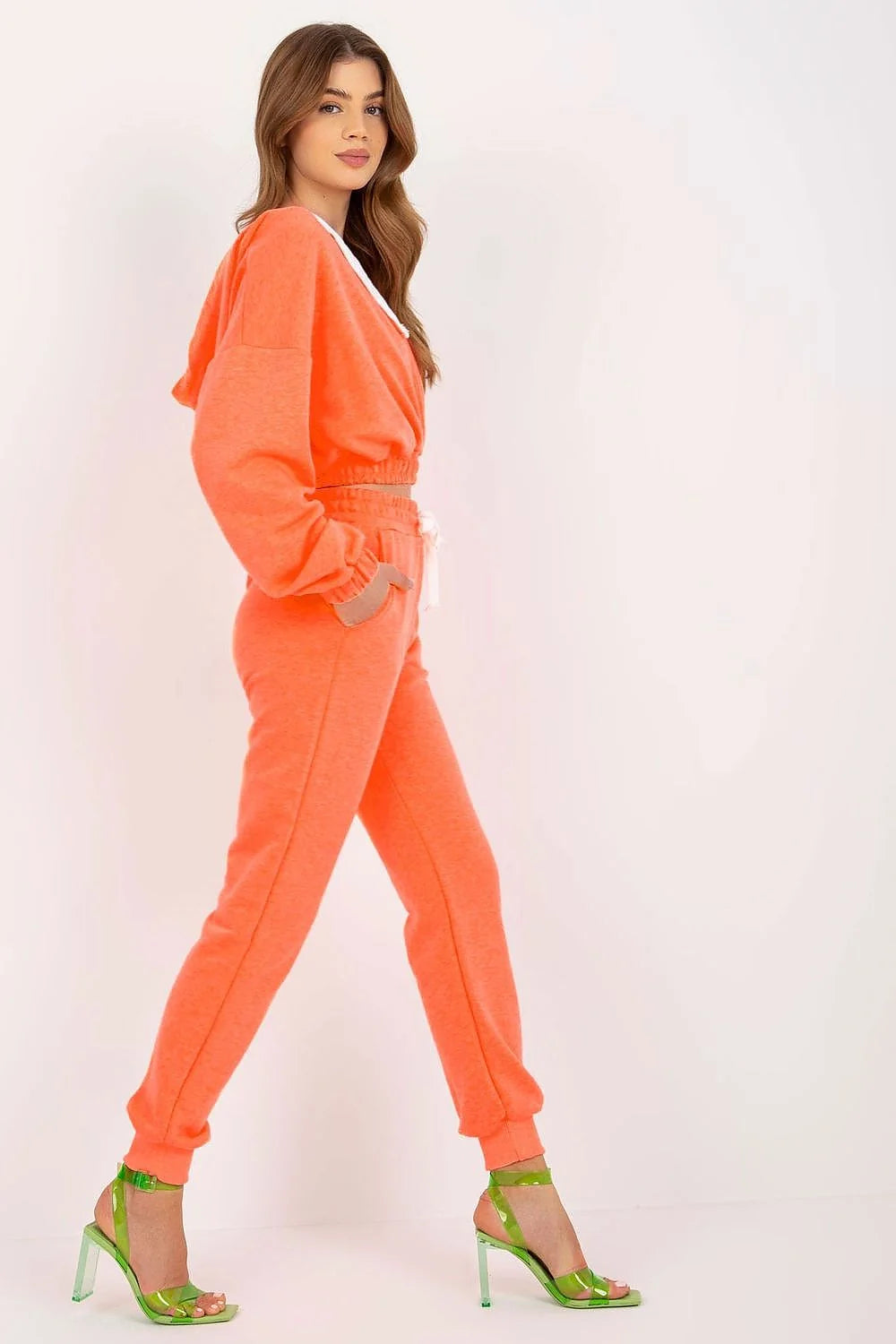 Ensemble Ex Moda pour femmes : sweat à capuche court, pantalon joggers élastique, tissu coton polyester, style décontracté et moderne, couleur jaune vif, idéal pour la détente et le streetwear