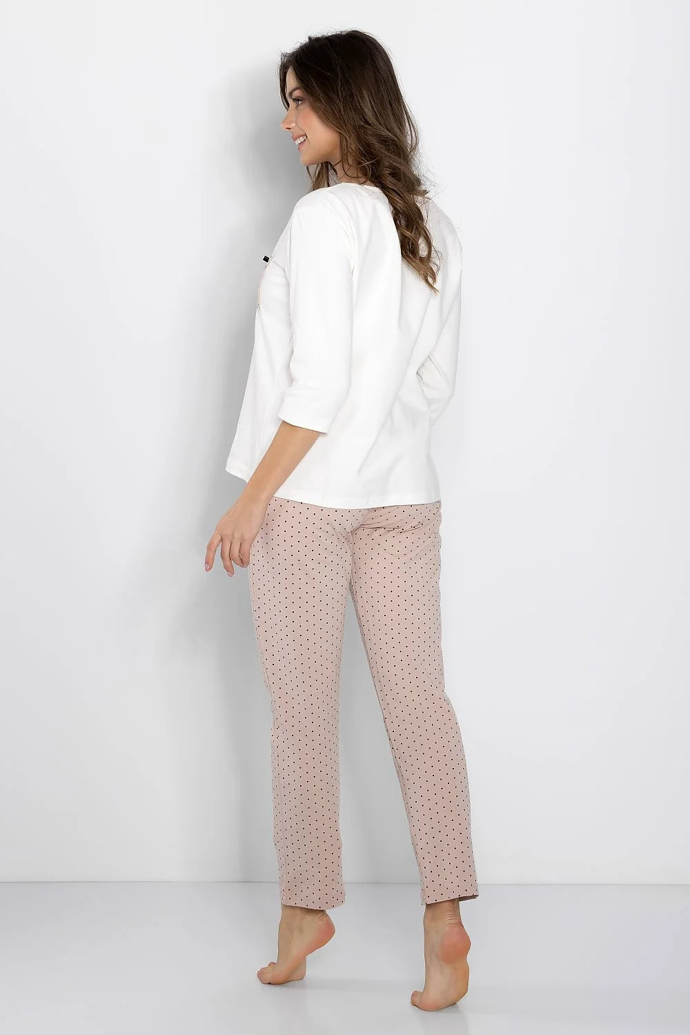 Pyjama pour femme confortable et élégant, motifs à pois, coton doux, coupe ample, style intemporel, idéal pour la détente