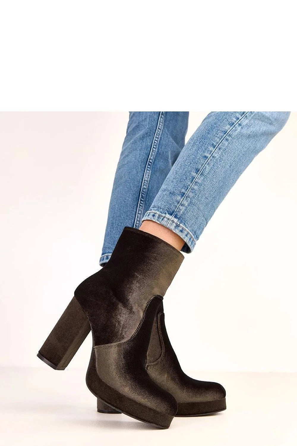 bottines femme cheville talon onze centimètres plateforme deux centimètres talon bloc bout rond fermeture éclair cuir suédé écologique noir chic