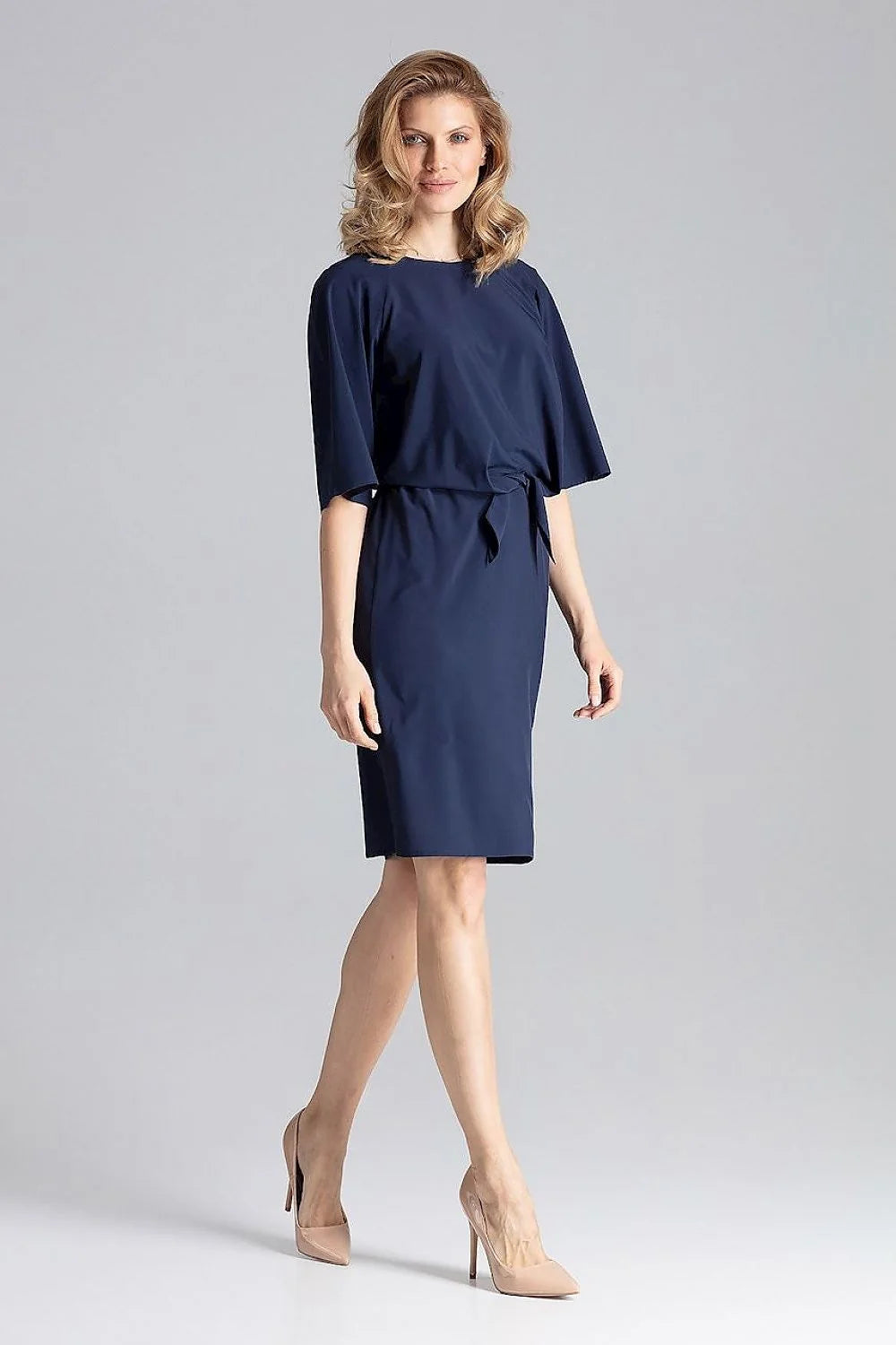 Robe fluide en polyester jaune moutarde élégante avec manches amples et ceinture pour femmes modernes
