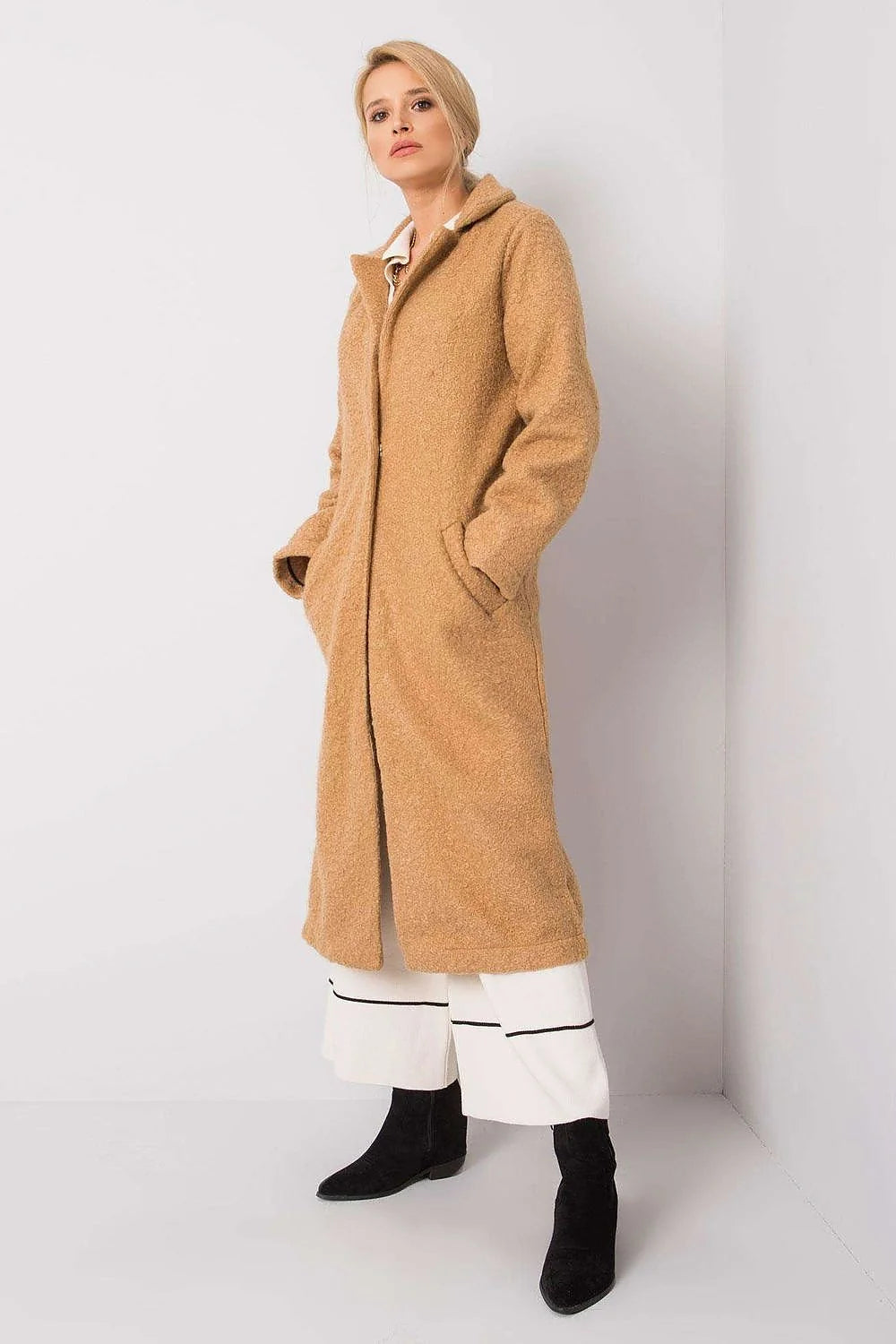 Manteau long pour femme style classique couleur camel en polyester non doublé manches longues fermeture cachée poches latérales taille ajustable