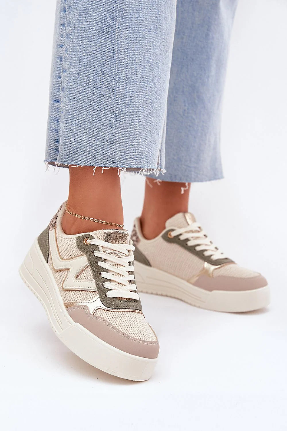 baskets femme plateforme beige rosé suédé kaki métallisé doré mesh respirant cuir écologique lacets contrastants semelle compensée blanche