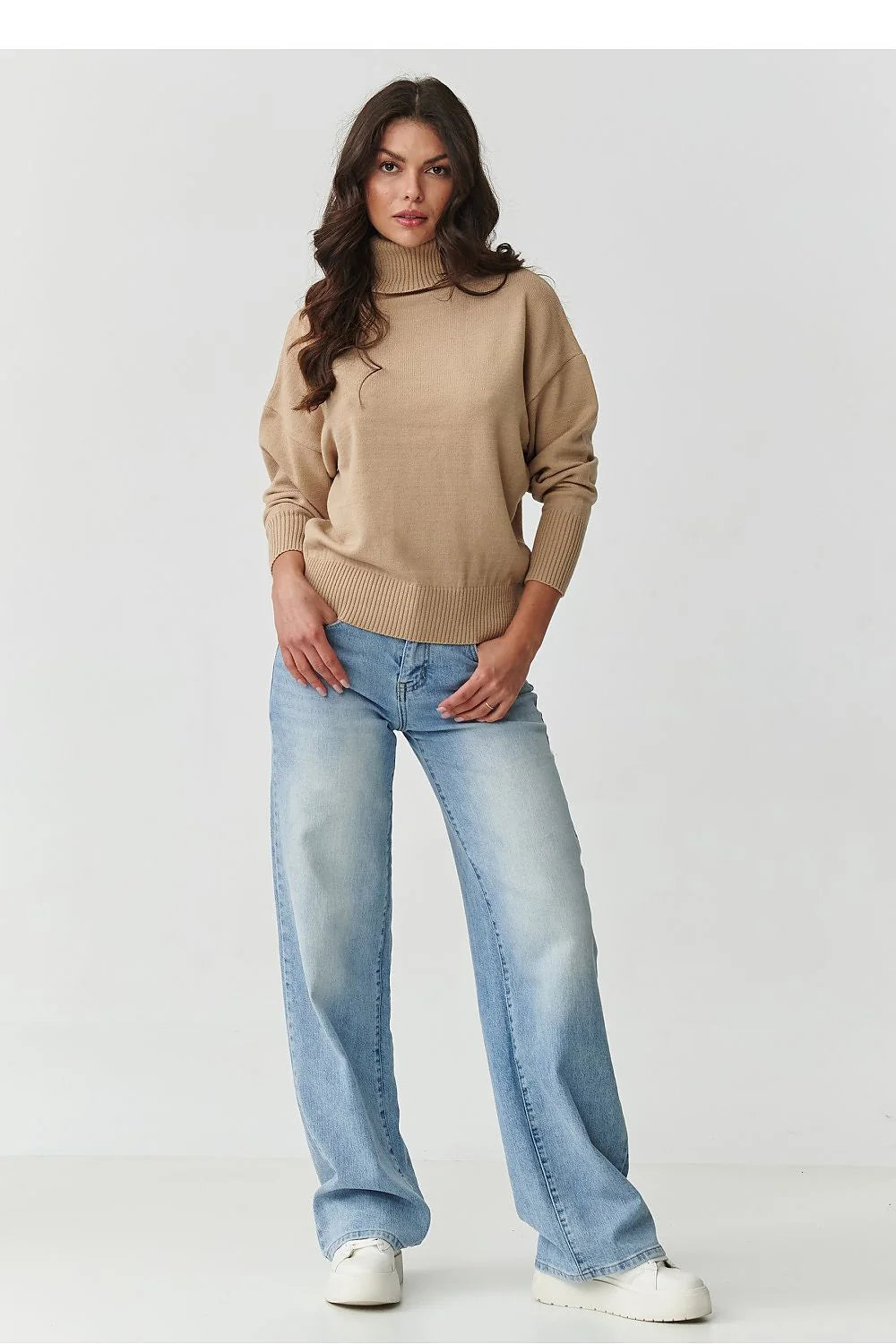pull femme col roulé camel maille tricotée oversize coupe hanche manches longues poignets élastiques ourlet élastique doux respirant durable élégant