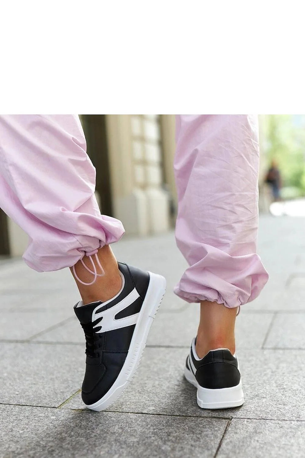 baskets solea femmes basses noir blanc contraste empiècement ondulé cuir synthétique semelle épaisse antidérapante lacets confort urbain casual moderne sportif
