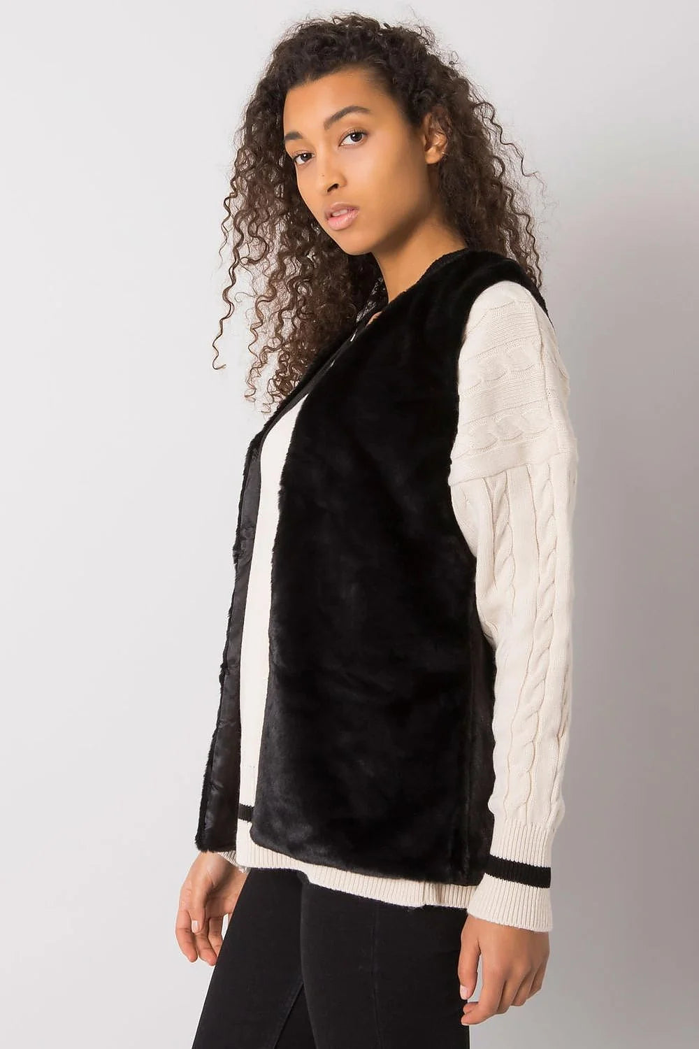 Gilet en fourrure synthétique pour femme, style ample, noir, matériau doux, fermeture éclaire, polyester 100%, taille ajustable, look élégant, occasion décontractée