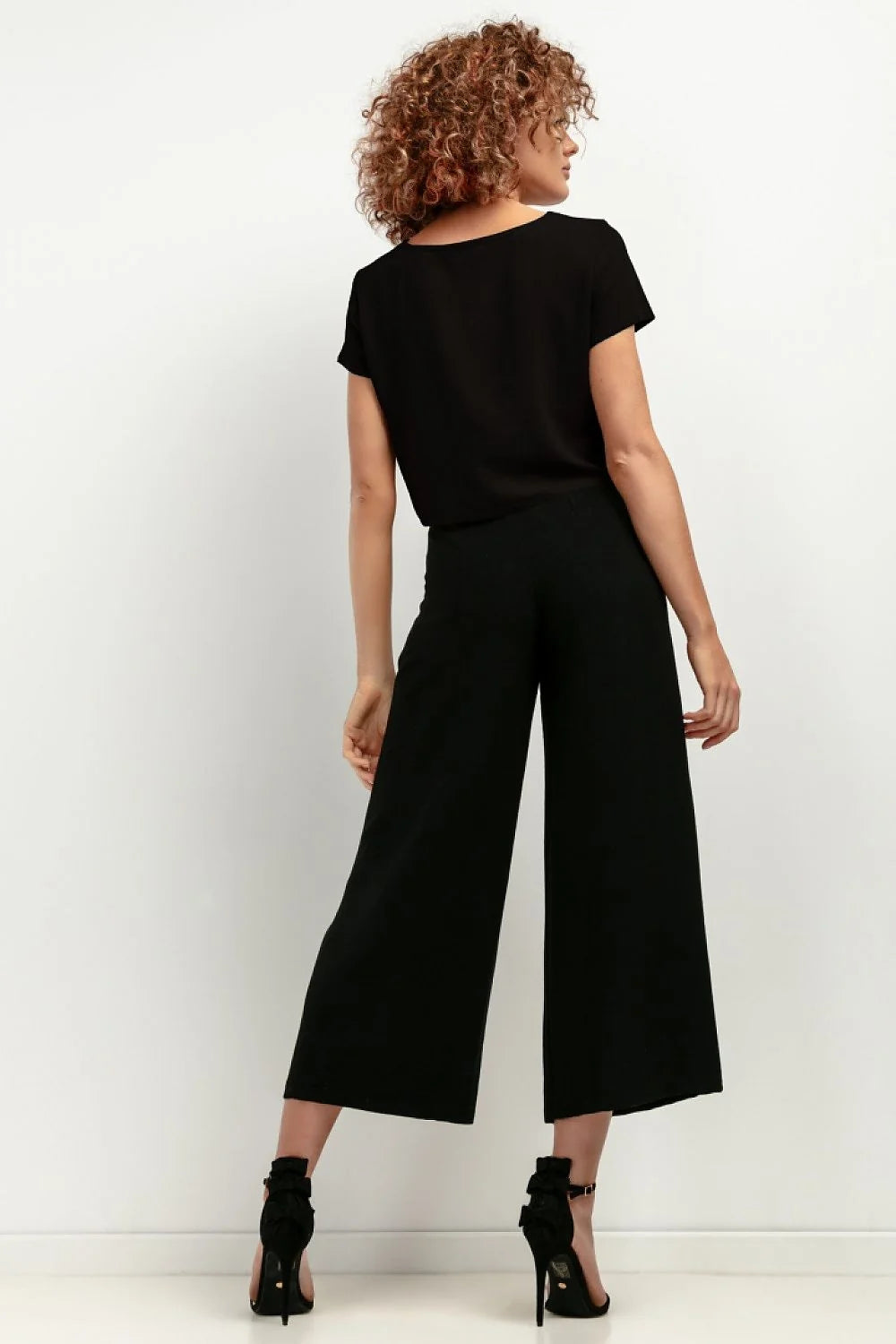 Pantalon femme Tessita haut taille large jambes larges couleur noire matière fluide coupe moderne occasion semi-formelle