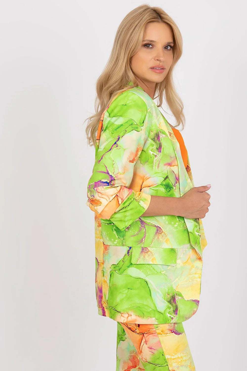 Veste artistique audacieuse pour femme en polyester satiné coupe droite épaules structurées manches longues sans bouton