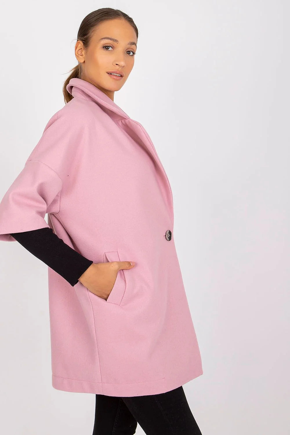 Manteau polyester noir oversize col droit manches longues poches latérales bouton métallique femme ample