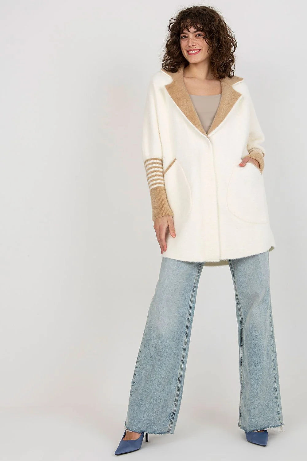 Manteau pour femme en maille douce style décontracté col châle manches longues rayures poches coulissantes couleur caramel beige universelle