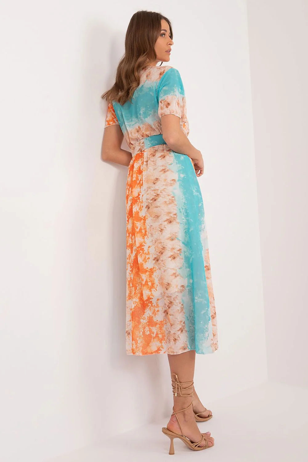 Robe de jour modern style coloré imprimé tie-dye orange bleu turquoise crème tissu fluide ceinture assortie femme