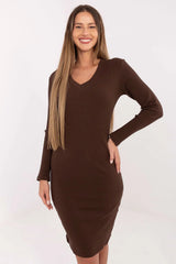 robe pull côtelée chocolat moulante col V manches longues longueur genou extensible coton élasthanne confortable ajustée bureau décontractée chic polyvalente