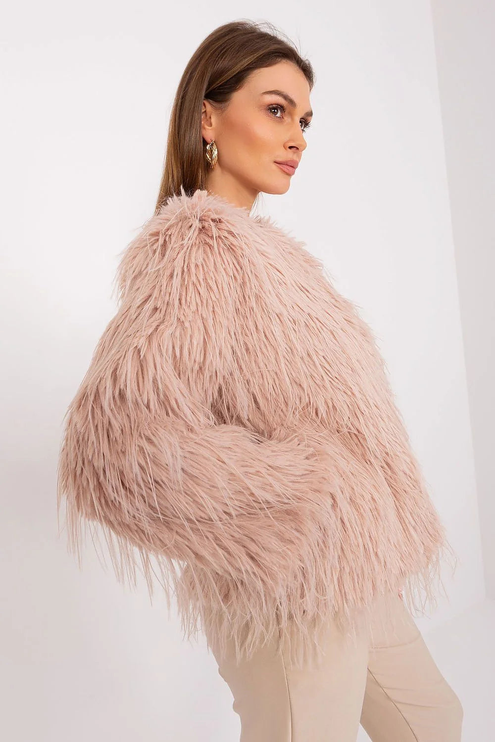 Veste en fausse fourrure rose pâle courte coupe droite manches longues fermeture discrète pour femmes