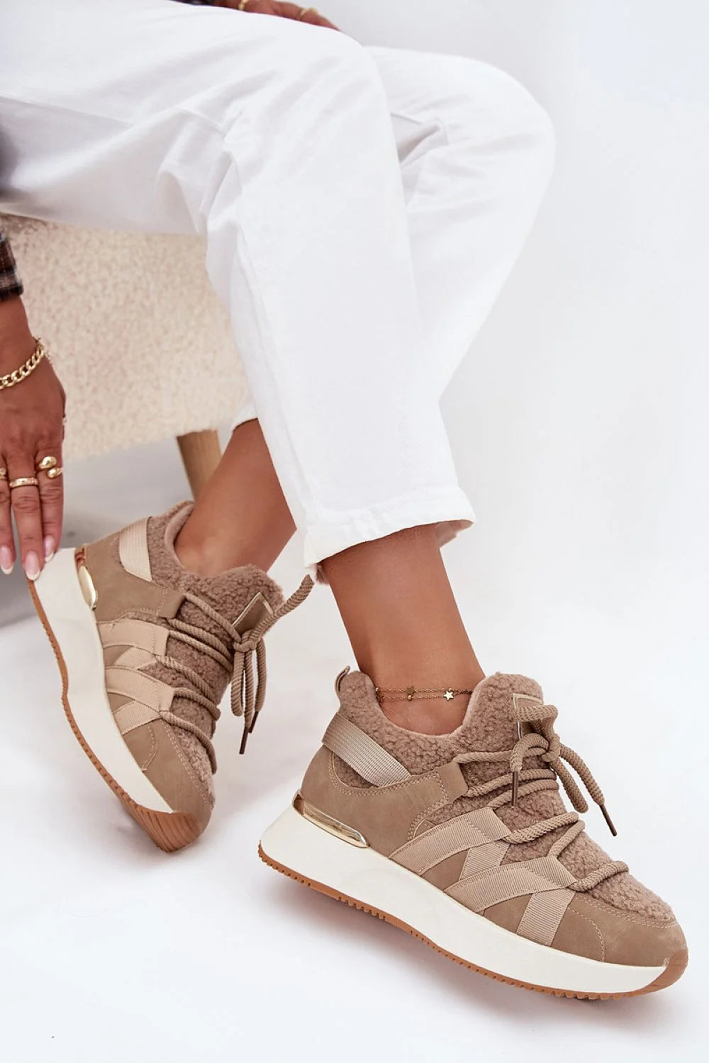 baskets femme cuir synthétique fourrure mouton doublure chaude intérieur doux slipon lacets supplémentaires miroir arrière plateforme confortable mode hivernale quotidienne