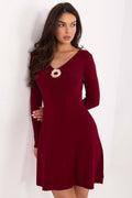 robe pull maille bordeaux profond col V manches longues coupe ajustée buste jupe évasée mini empire broche dorée