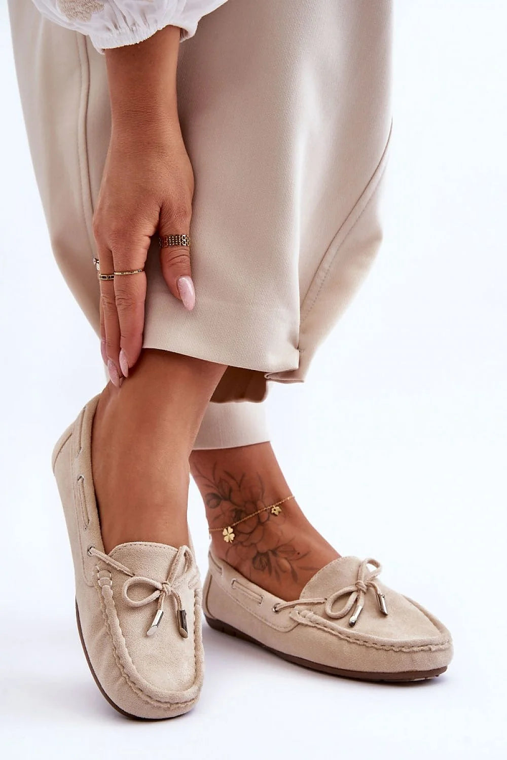 Moccasins femmes style élégant beige clair cuir suédé écologique nœud décoratif semelle antidérapante confortable collection chaussures