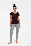 pyjama femme loungewear bordeaux gris coton100pourcent doux respirant manchescourtes colrond impriméastronomique lune étoiles constellations motifcristal tailleelastique coupefuselée confortoptimal détente poétique